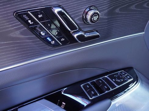 New 2026 Cadillac Lyriq V image 15