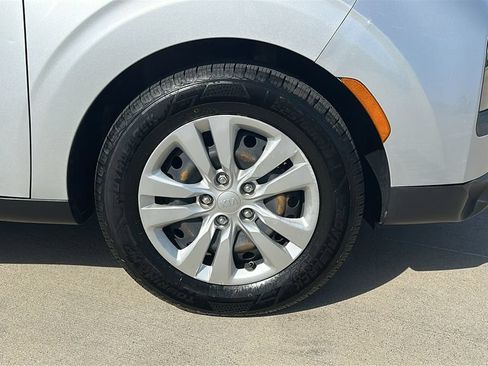 Used 2020 Kia Soul LX FWD image 15