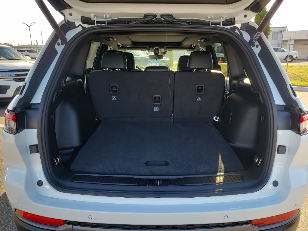 New 2027 Jeep Grand Cherokee Limited w/ Limited Altitude Package RWD image 7