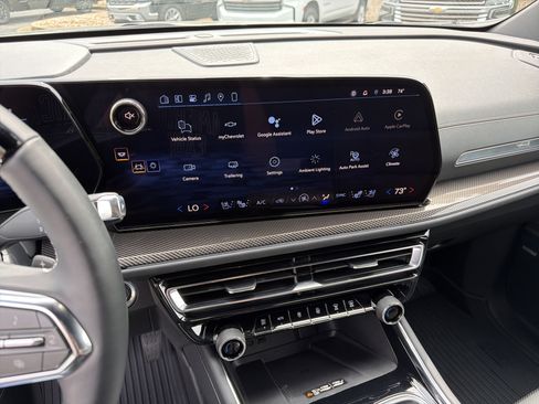 Used 2025 Chevrolet Traverse High Country w/ LPO, Floor Liner Package AWD/4WD image 28