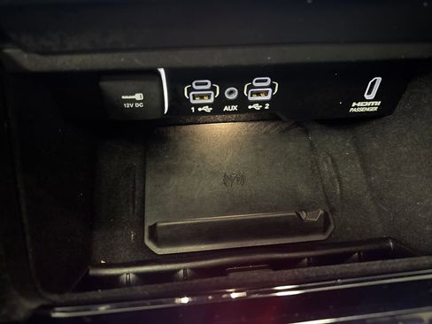 Used 2023 Jeep Grand Wagoneer Series III AWD/4WD image 36