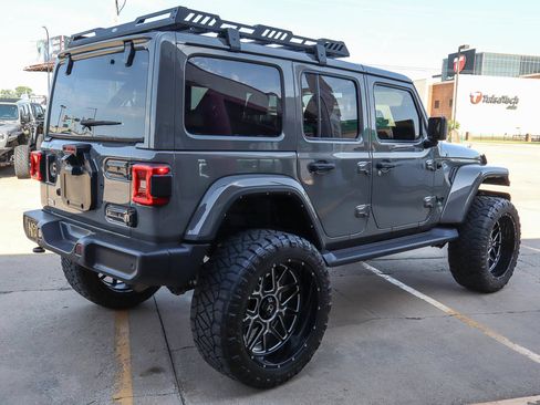 Used 2022 Jeep Wrangler Unlimited Sahara AWD/4WD image 5