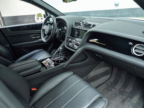 Used 2021 Bentley Bentayga AWD/4WD image 2