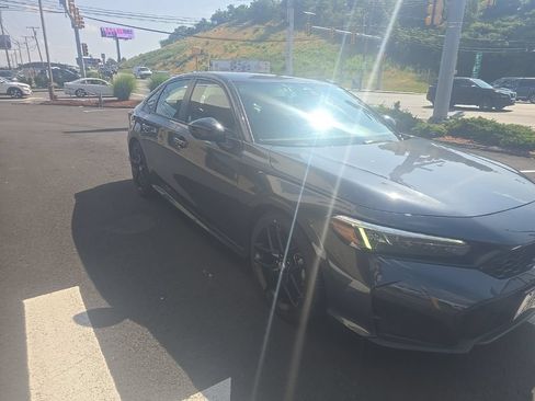 Used 2025 Honda Civic Sport image 4