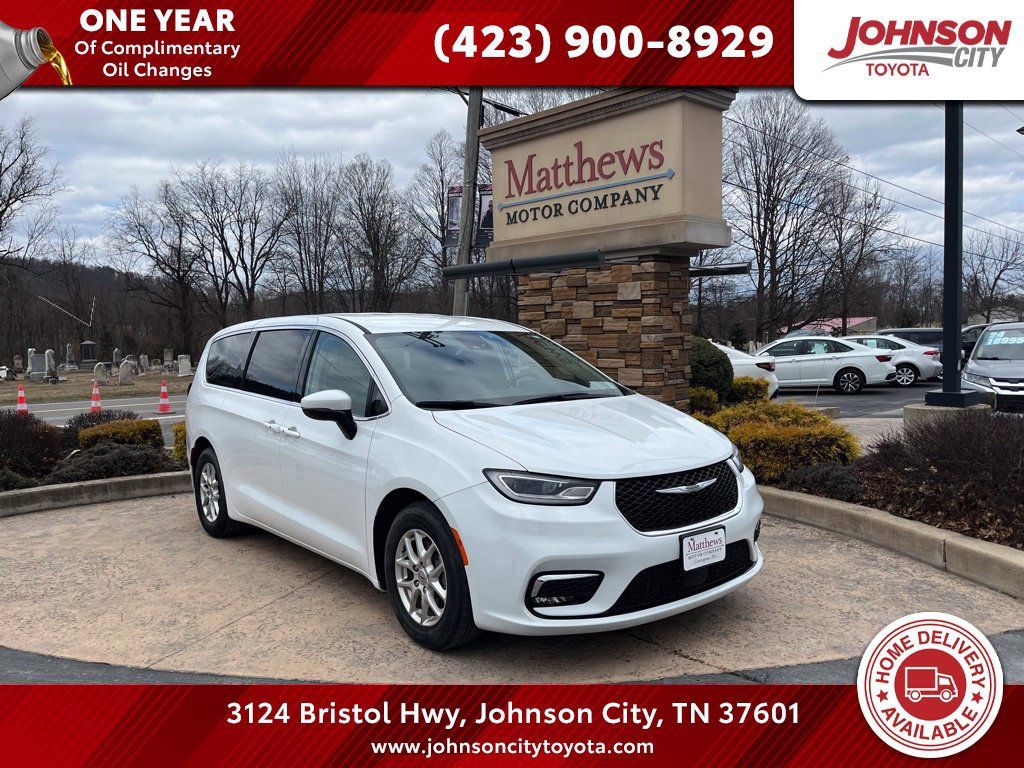 Used 2023 Chrysler Pacifica Touring-L FWD image 1