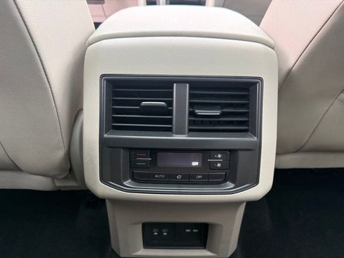 Used 2023 Volkswagen Atlas SE image 16