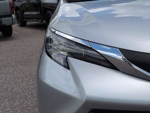Certified 2025 Toyota Sienna XLE FWD image 10