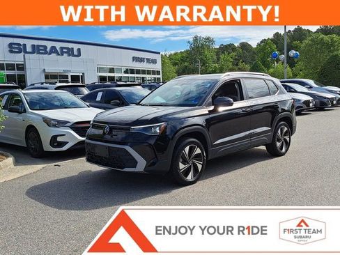 Used 2025 Volkswagen Taos SE AWD/4WD image 1