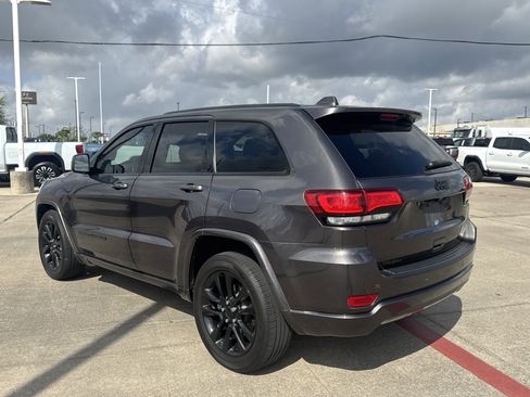 Used 2021 Jeep Grand Cherokee Laredo X image 10