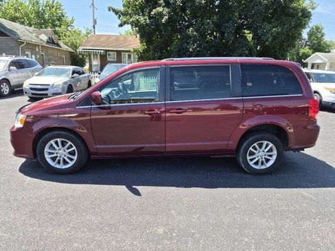 Used 2018 Dodge Grand Caravan SXT FWD image 2