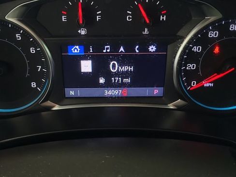 Used 2022 Chevrolet Equinox RS w/ Infotainment Package FWD image 2