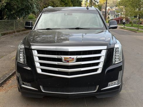 Used 2018 Cadillac Escalade ESV Premium Luxury image 4