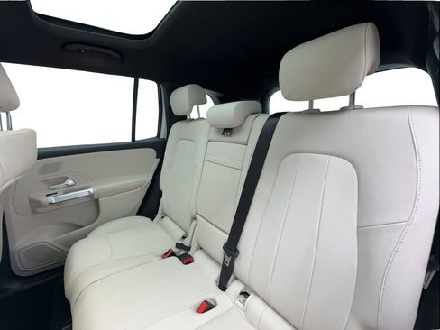 Used 2024 Mercedes-Benz GLB 250 4MATIC image 24