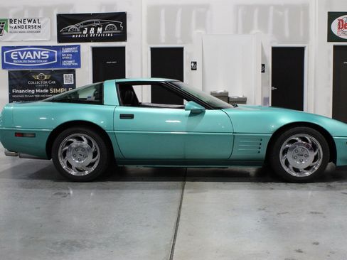 Used 1991 Chevrolet Corvette Coupe RWD image 34