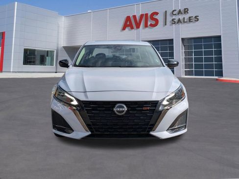 Used 2025 Nissan Altima 2.5 SR w/ SR Premium Package AWD/4WD image 2