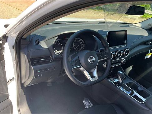 New 2025 Nissan Sentra SV image 8