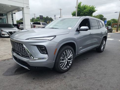 Certified 2025 Buick Enclave Avenir w/ Super Cruise Package AWD/4WD image 4
