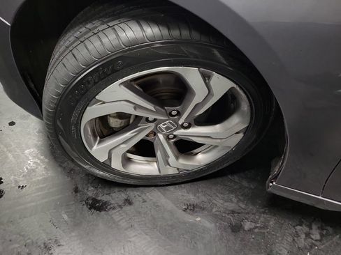 Used 2018 Honda Accord EX image 13