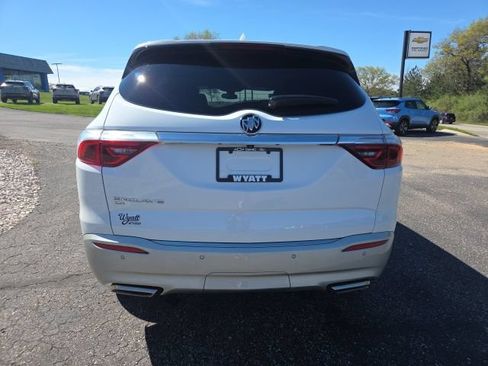 Used 2023 Buick Enclave Essence AWD/4WD image 8
