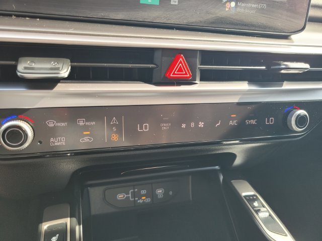 Used 2025 Kia Sorento EX AWD/4WD image 23