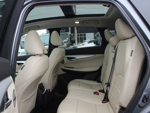 Used 2022 INFINITI QX50 Sensory image 23