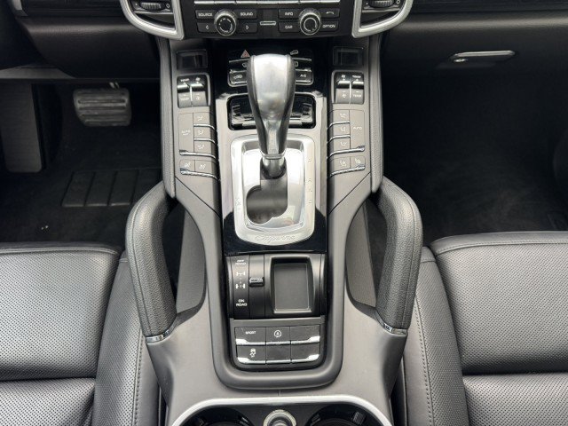 Used 2016 Porsche Cayenne w/ Premium Package AWD/4WD image 24