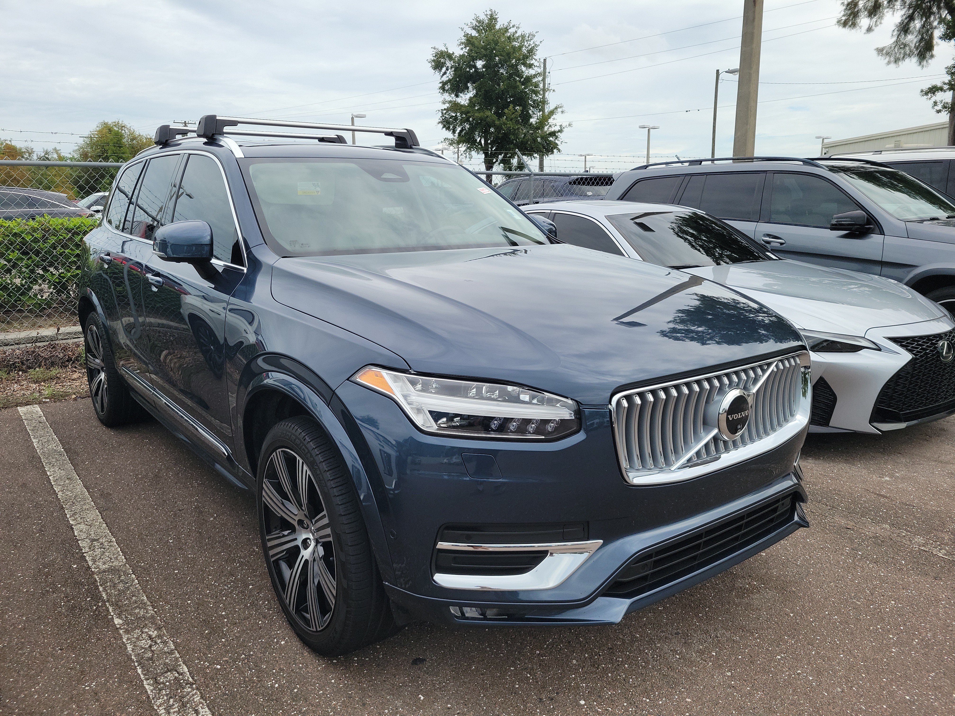 Used 2025 Volvo XC90 B6 Plus w/ Protection Package Premier AWD/4WD image 3