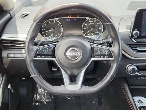 Used 2024 Nissan Altima 2.5 SR FWD image 12