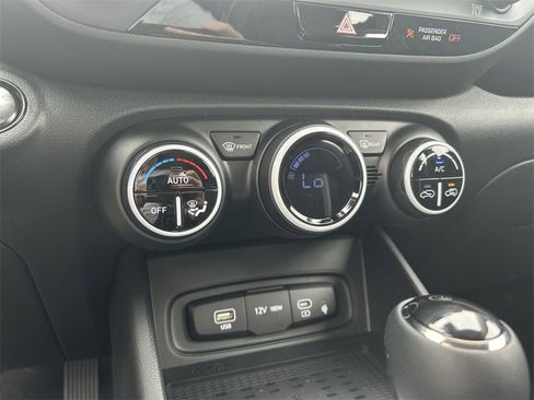 New 2025 Hyundai Venue Limited image 24