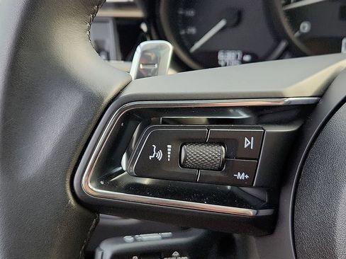 Certified 2025 Porsche Macan image 24