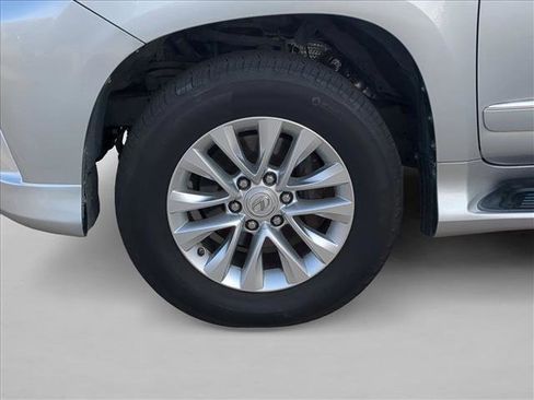 Used 2016 Lexus GX 460 w/ Premium Package image 25