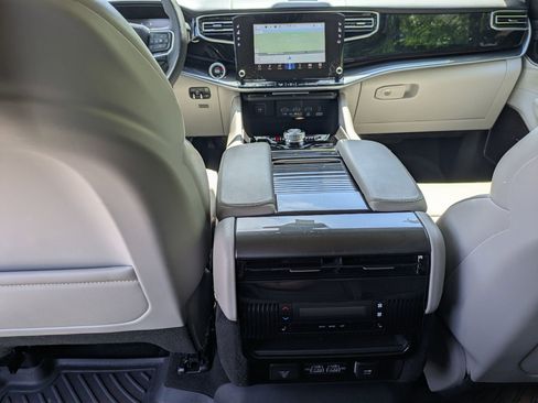 Used 2023 Jeep Wagoneer 4WD w/ Premium Group I image 31