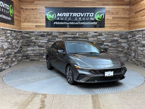 Certified 2025 Hyundai Elantra SEL w/ Cargo Package image 2