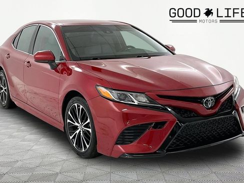 Used 2020 Toyota Camry SE FWD image 1