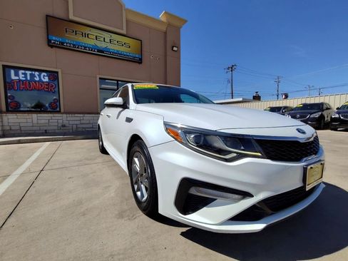 Used 2019 Kia Optima LX FWD image 2