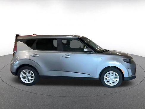 Used 2025 Kia Soul LX w/ LX Technology Package FWD image 14