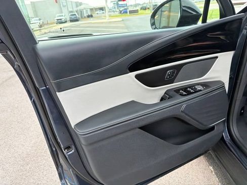 Certified 2024 Lincoln Nautilus Premier AWD/4WD image 11