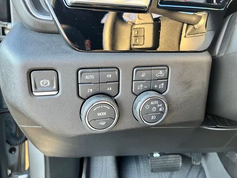 Used 2024 Chevrolet Silverado 1500 High Country w/ High Country Premium Package AWD/4WD image 34