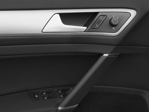 Used 2016 Volkswagen Golf SE image 20