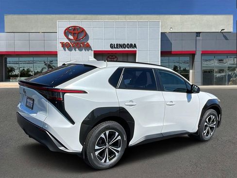 Certified 2022 Toyota Venza LE AWD/4WD image 3