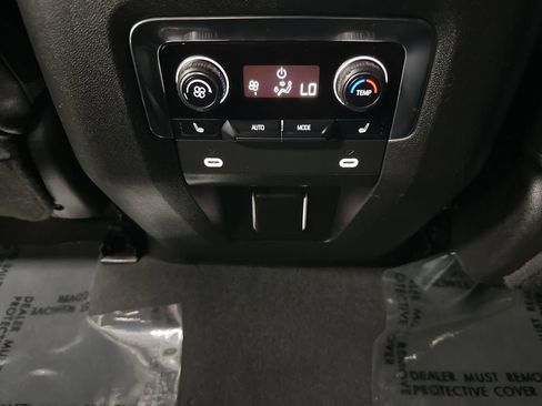 Used 2023 Chevrolet Tahoe Z71 w/ Luxury Package AWD/4WD image 31
