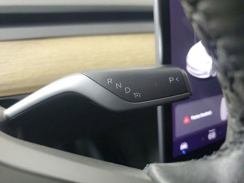 Used 2021 Tesla Model 3 Standard Range Plus image 31