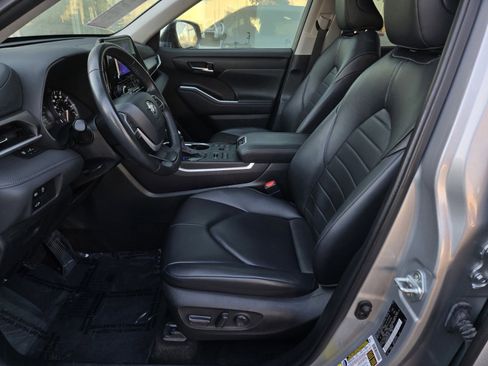 Certified 2024 Toyota Highlander XLE image 16