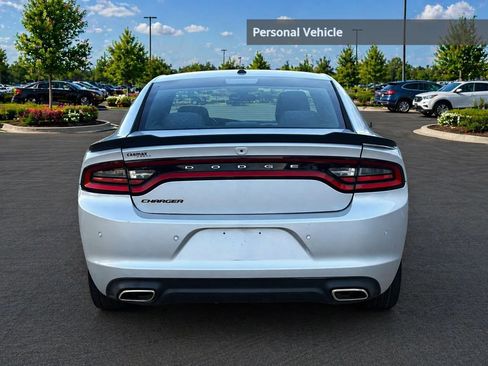 Used 2019 Dodge Charger SXT w/ Blacktop Package RWD image 4