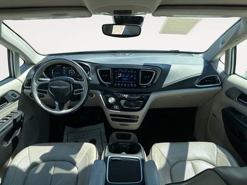 Used 2020 Chrysler Pacifica Limited w/ Advanced Safetytec Group FWD image 10