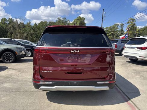 Used 2023 Kia Carnival LX FWD image 9