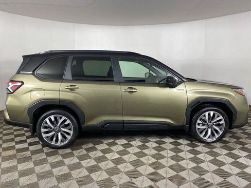 Used 2025 Subaru Forester Touring AWD/4WD image 5