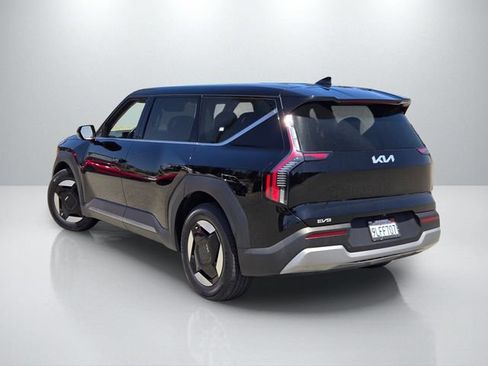Used 2024 Kia EV9 Light Long Range RWD image 6
