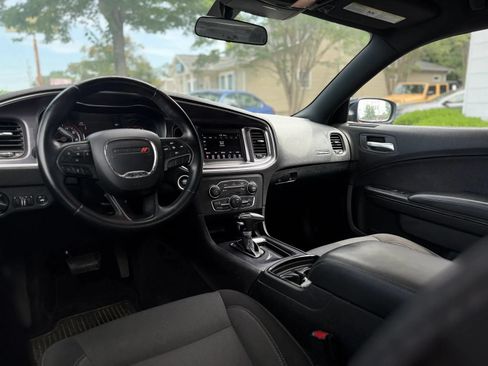 Used 2018 Dodge Charger SXT w/ Blacktop Package RWD image 10