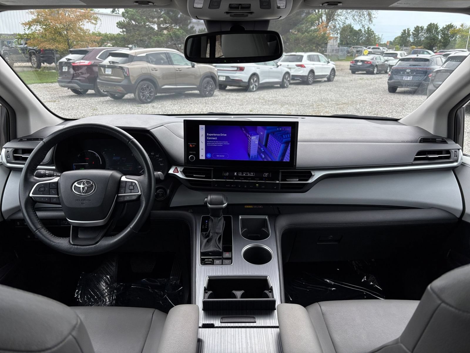 Used 2025 Toyota Sienna XLE FWD image 36